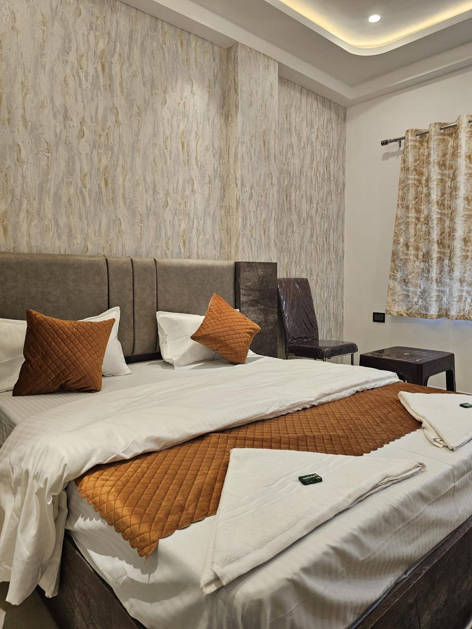 Mm Grand Hotel Varanasi Ngoại thất bức ảnh