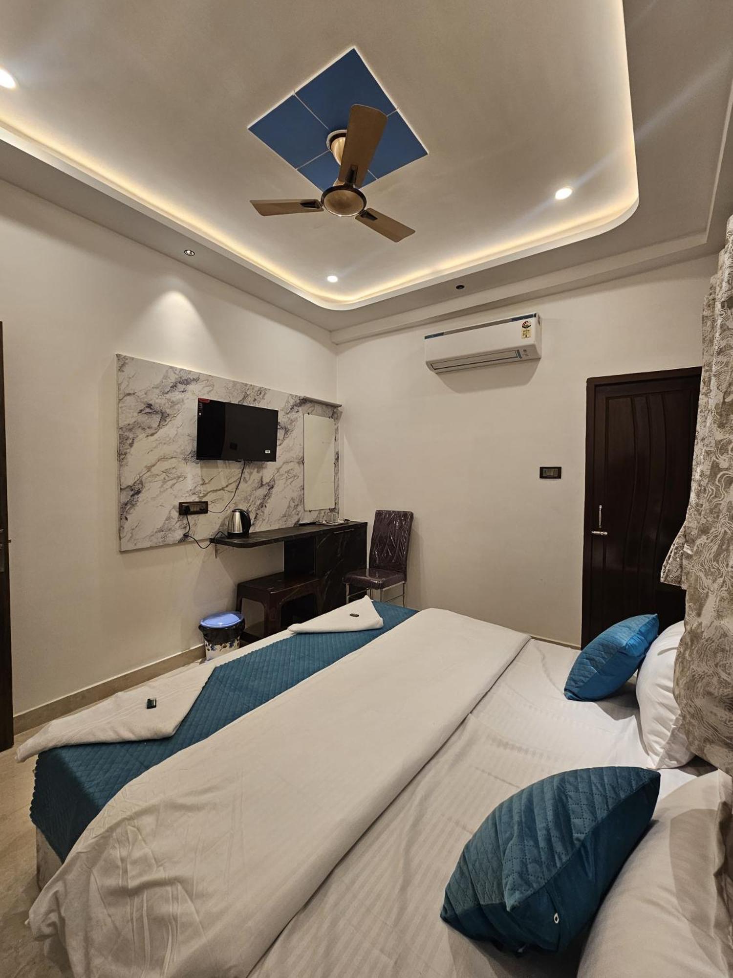 Mm Grand Hotel Varanasi Ngoại thất bức ảnh