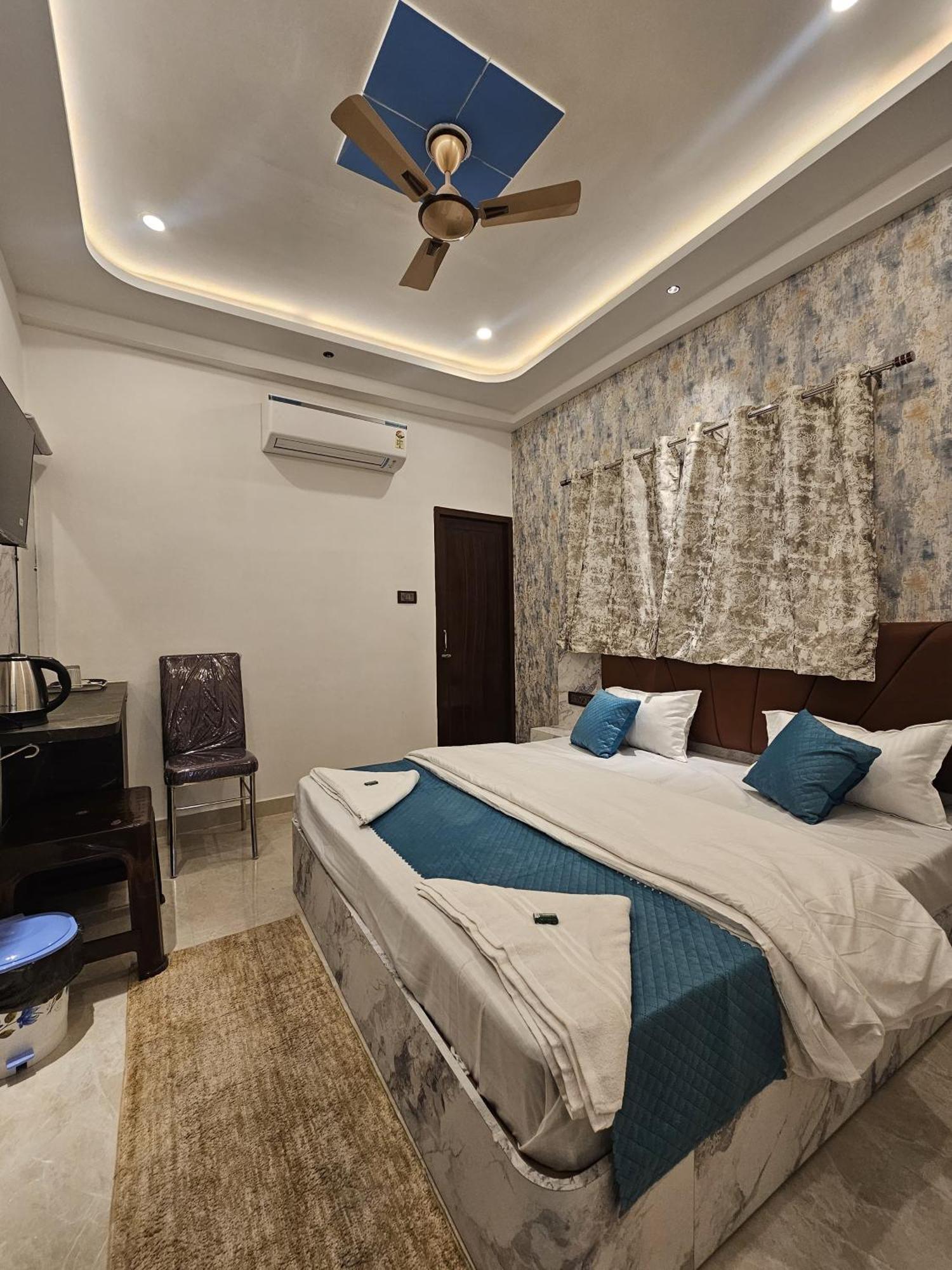 Mm Grand Hotel Varanasi Ngoại thất bức ảnh