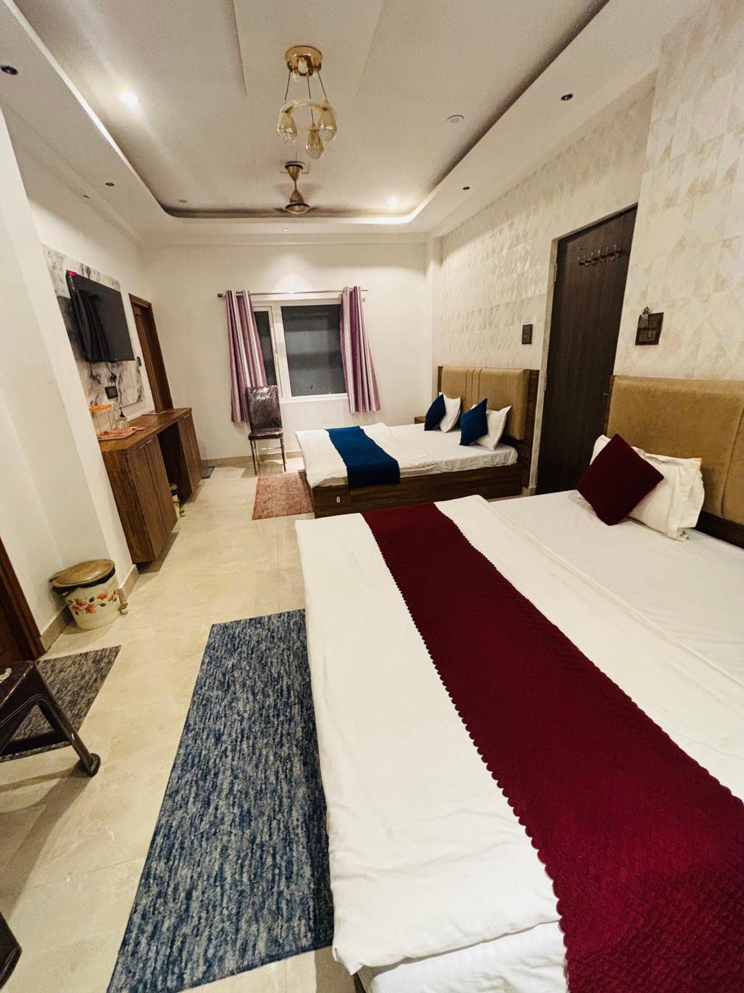 Mm Grand Hotel Varanasi Ngoại thất bức ảnh